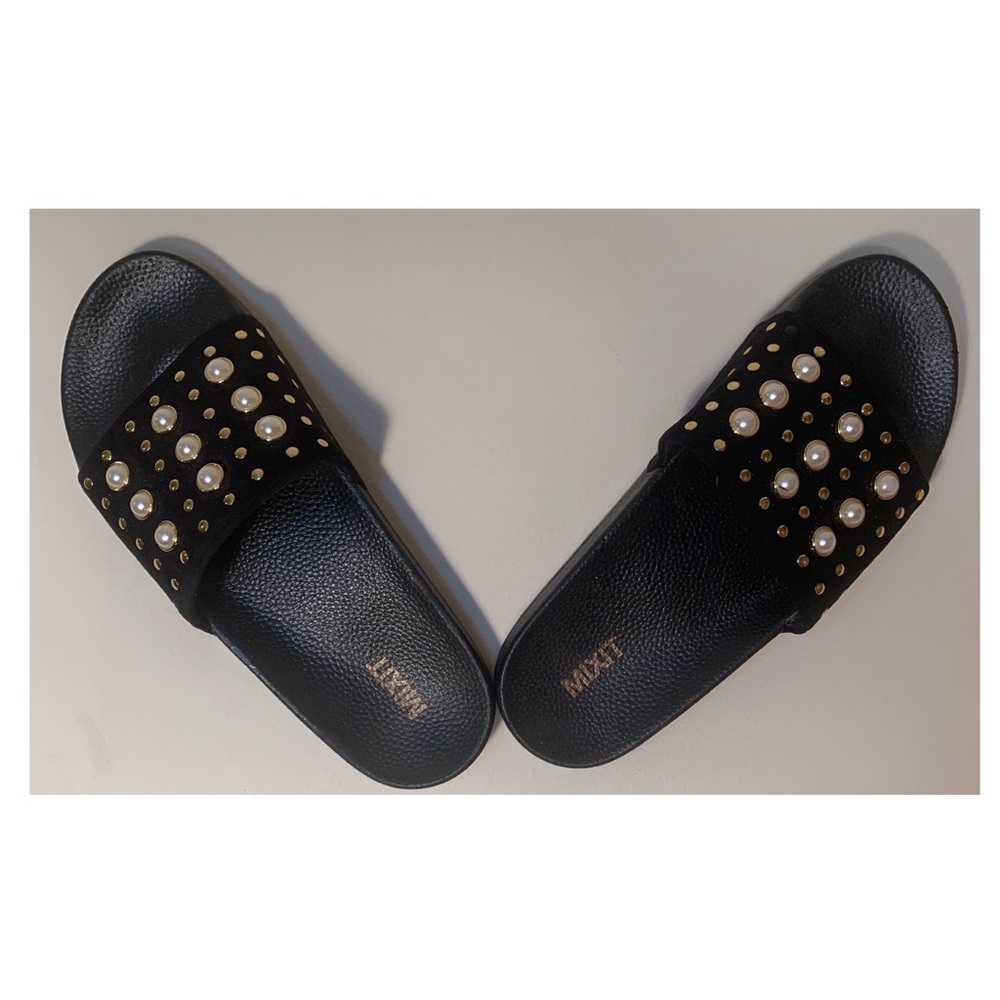 Pearl Jeweled Black Sandal Slides